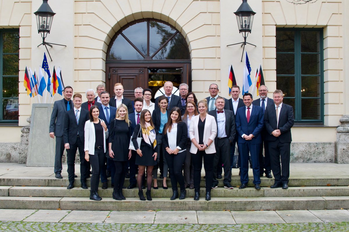 Die Delegation der KBS vor der Ehrung mit der Europa-Urkunde der bayerischen Staatskanzlei.